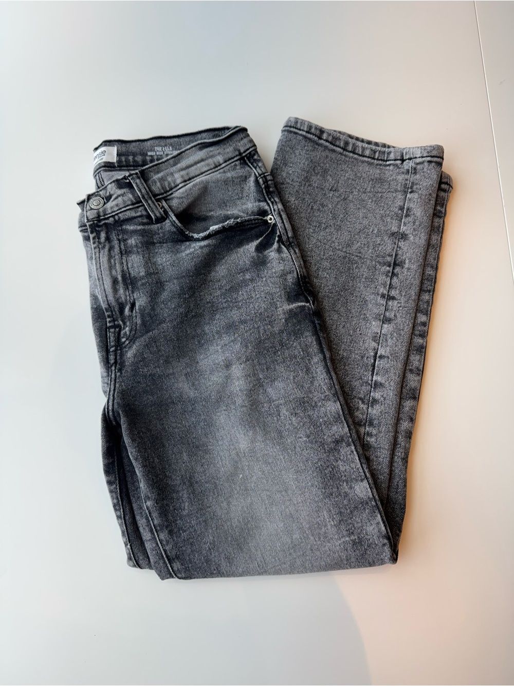 Kensie Women's 8/29 Distressed Charcoal High-Rise Straight Leg Jeans